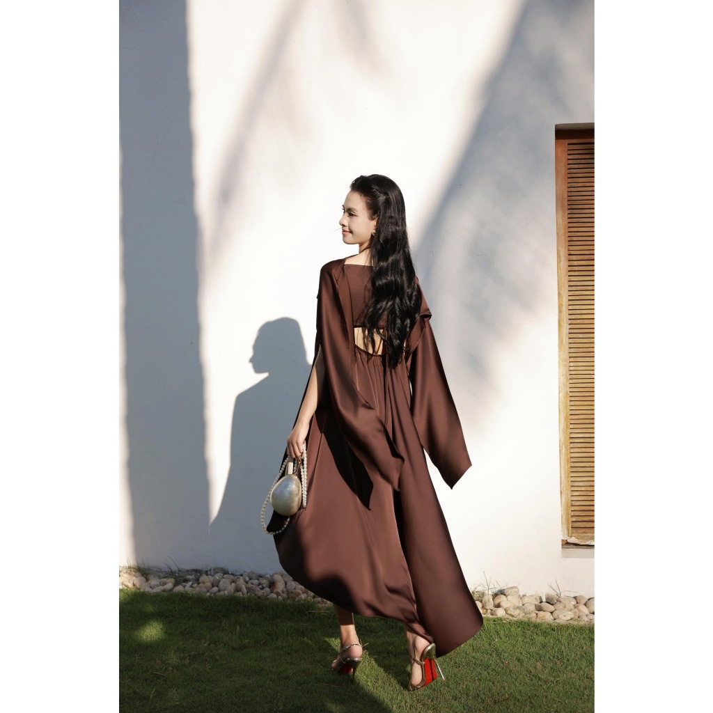O.urs | Váy yếm lụa Rosa' Dress - Váy Lụa Cổ Yếm Tà Dài Thướt Tha Màu Nâu Tây - Đầm Đuôi Cá High-Low Quyến Rũ (Kèm Khăn)