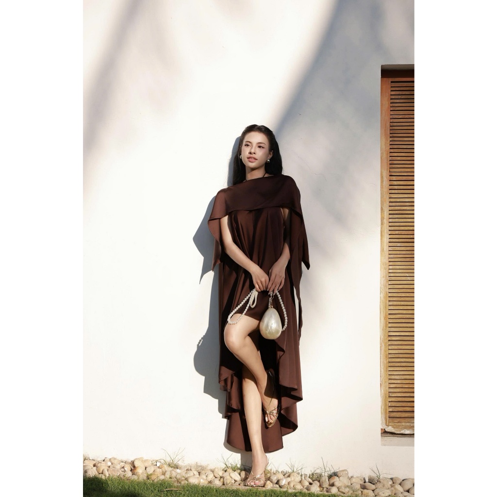 O.urs | Váy yếm lụa Rosa' Dress - Váy Lụa Cổ Yếm Tà Dài Thướt Tha Màu Nâu Tây - Đầm Đuôi Cá High-Low Quyến Rũ (Kèm Khăn)