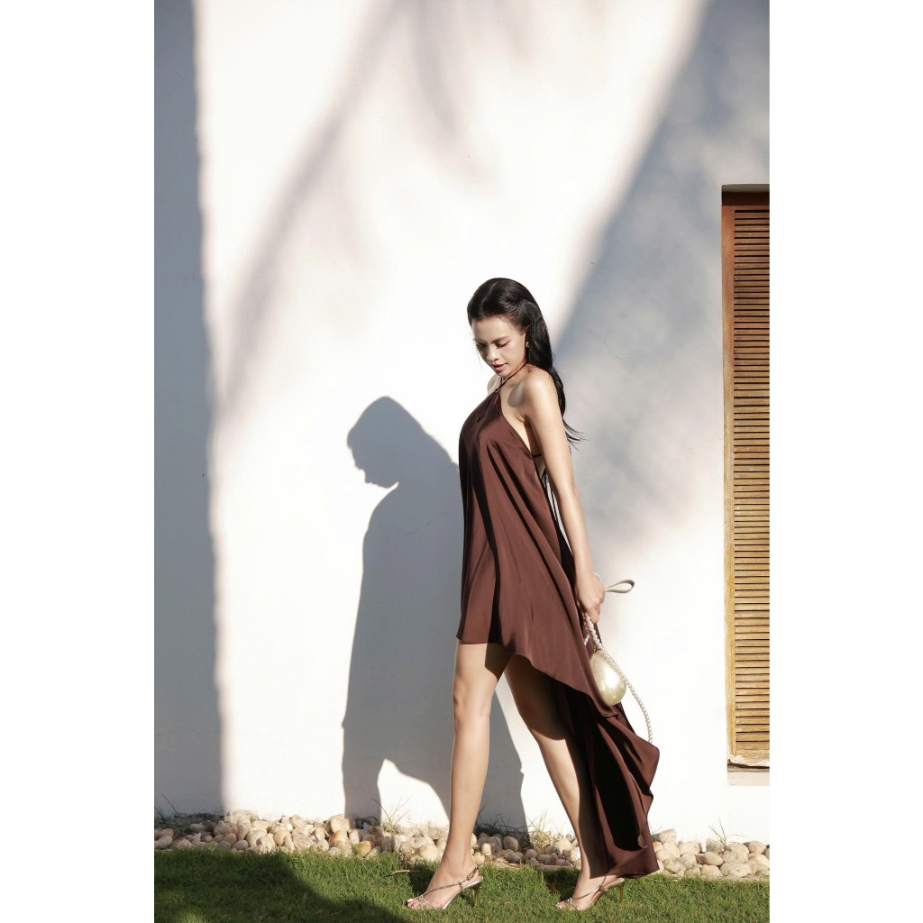 O.urs | Váy yếm lụa Rosa' Dress - Váy Lụa Cổ Yếm Tà Dài Thướt Tha Màu Nâu Tây - Đầm Đuôi Cá High-Low Quyến Rũ (Kèm Khăn)