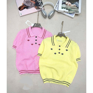 LT - Áo len nữ cổ bẻ hoạ tiết ong thêu ngực tay cộc, len mongtoghi mỏng free size 1644