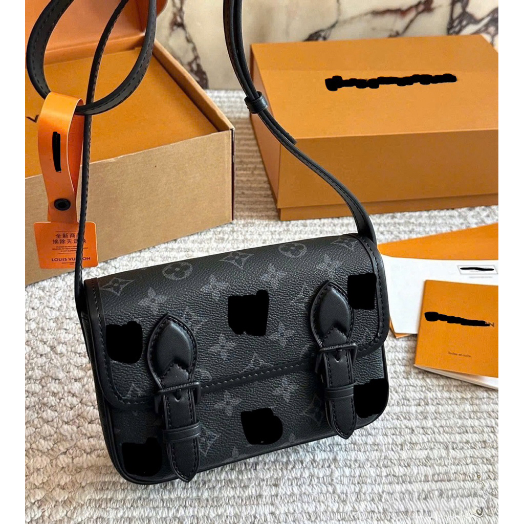 ⚡️[Hight Quality] Túi Đeo Chéo \/ Wa11et Black Full Box Đen - Điểm Nhấn Khuy Bấm Phối Hoa Đen Cao Cấp