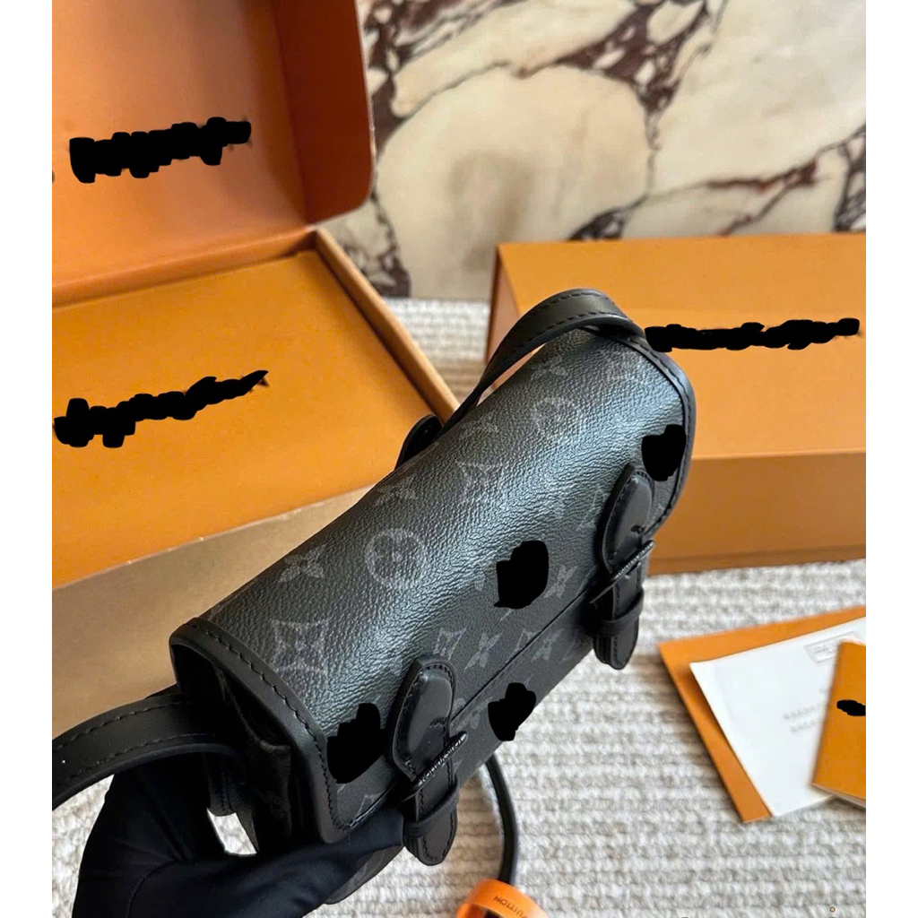 ⚡️[Hight Quality] Túi Đeo Chéo \/ Wa11et Black Full Box Đen - Điểm Nhấn Khuy Bấm Phối Hoa Đen Cao Cấp
