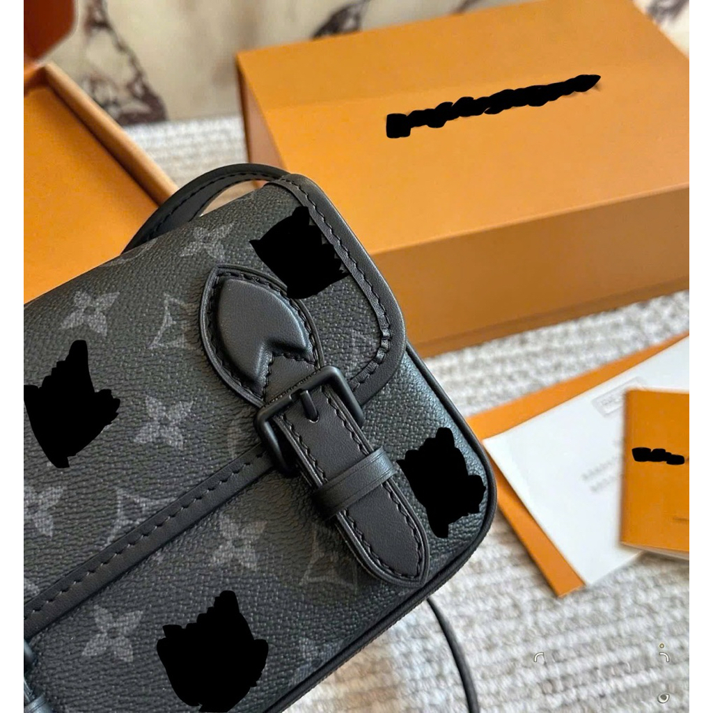 ⚡️[Hight Quality] Túi Đeo Chéo \/ Wa11et Black Full Box Đen - Điểm Nhấn Khuy Bấm Phối Hoa Đen Cao Cấp