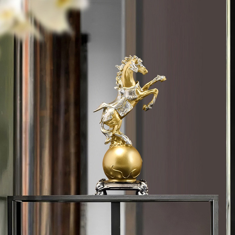 Tượng ngựa ngọc quả cầu decor nhà cửa