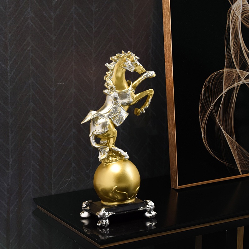 Tượng ngựa ngọc quả cầu decor nhà cửa