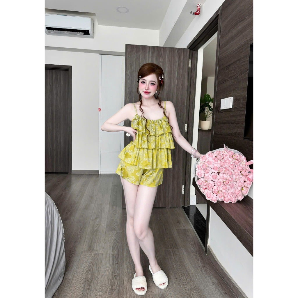 Bộ đồ ngủ đùi 2 dây nữ Vy Linh chất liệu gấm thiết kế tầng thoáng mát, không bai nhão S1102