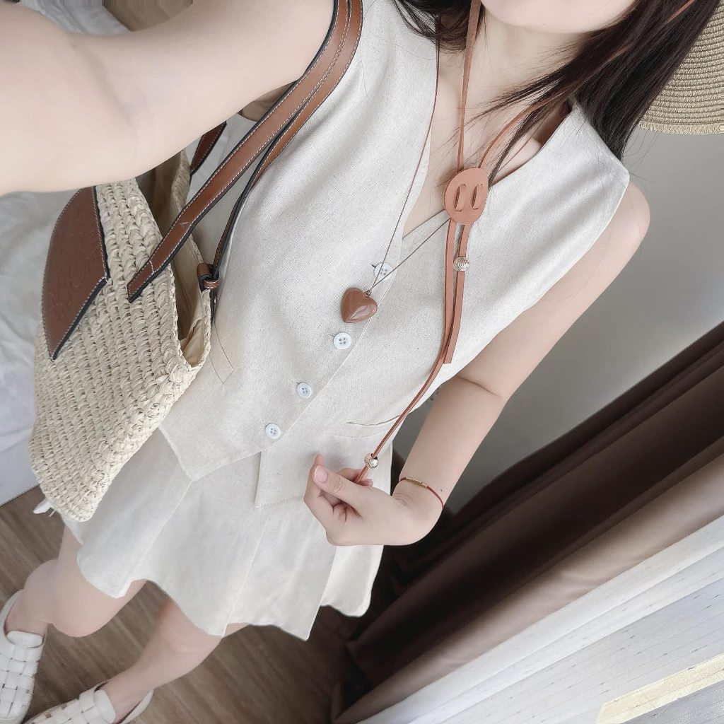 Set Đồ Nữ HCOM25889 Áo Gile Sát Nách Cổ V Phối Chân Váy Xếp Ly Ngắn Style Tiểu Thư Sang Chảnh DONNA