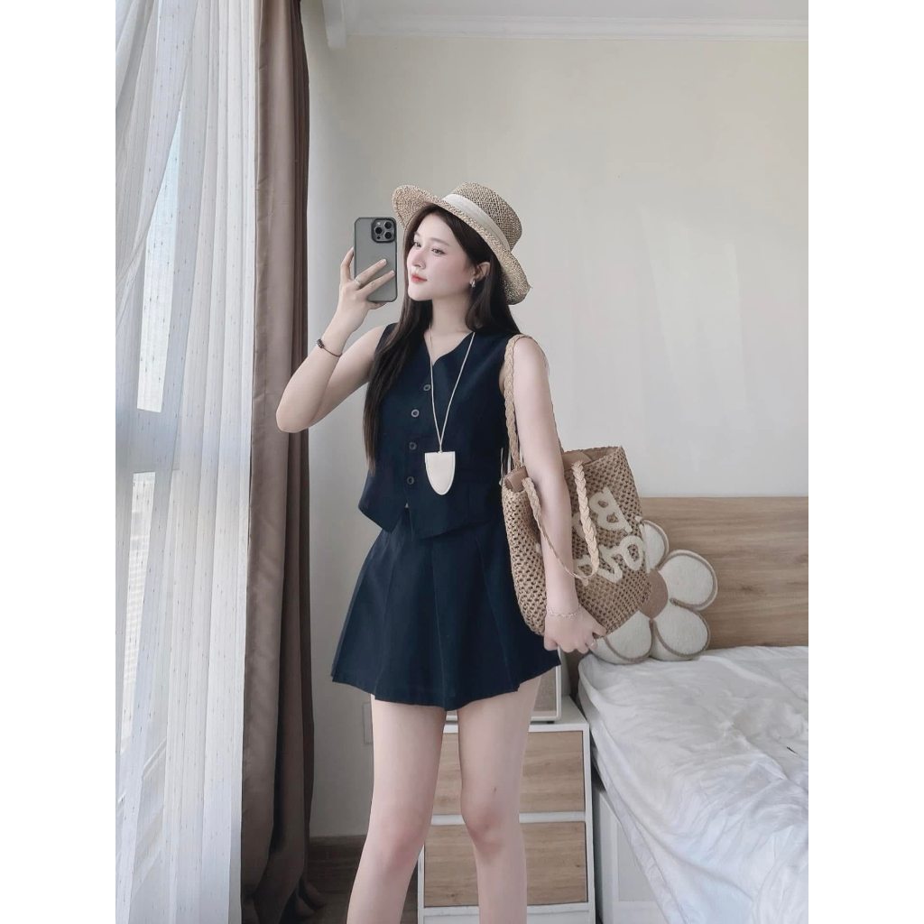 Set Đồ Nữ HCOM25889 Áo Gile Sát Nách Cổ V Phối Chân Váy Xếp Ly Ngắn Style Tiểu Thư Sang Chảnh DONNA