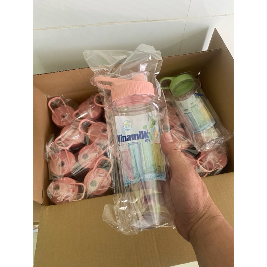 Combo 02 Bình nước Vinamilk 700ml (Nhựa Duy Tân)