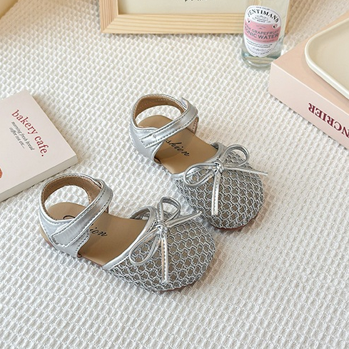 [M183] Sandal Rọ Bé Gái Phong Cách Vintage - Giày Rọ Da Mềm Cao Cấp Đế Êm Chống Trơn Trượt (Màu Kem, Bạc) TH Kids