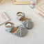 Sandal Rọ Bé Gái Phong Cách Vintage - Giày Rọ Da Mềm Cao Cấp Đế Êm Chống Trơn Trượt (Màu Kem, Bạc) TH Kids