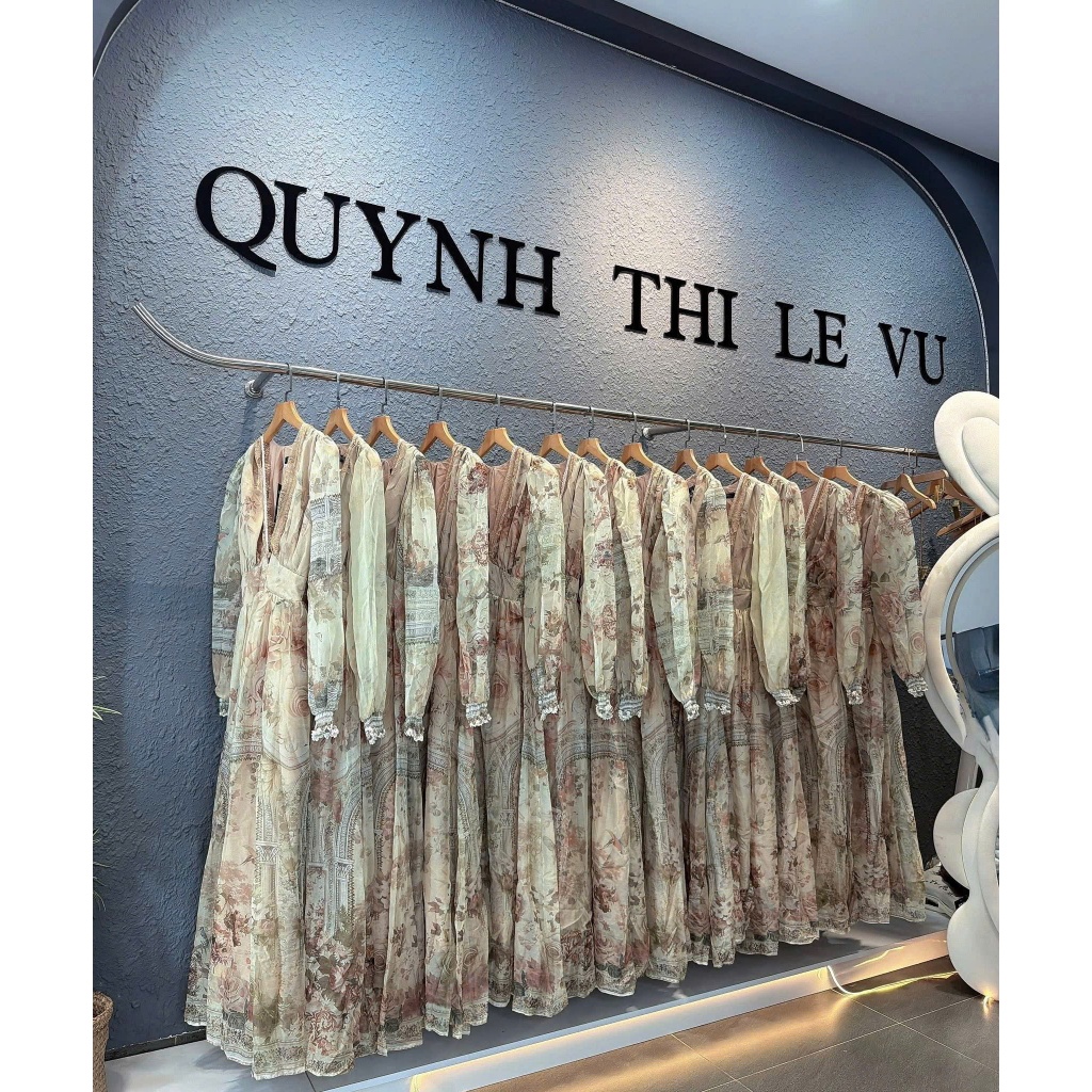 ZIMM STORE-Váy maxi hoa nhí màu kem cổ V xẻ tà nhẹ nhàng thướt tha cho nữ