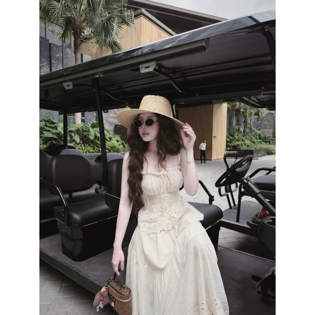 ZIMM STORE-Áo hai dây thắt nơ ngực phối chân váy maxi tầng xòe rộng vải đũi thêu