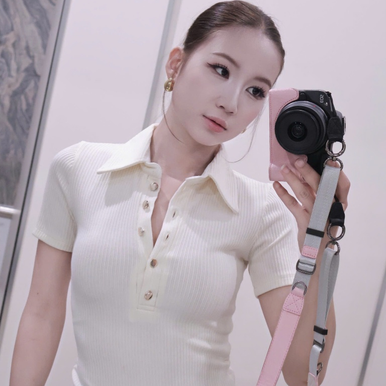 JOLLY STUDIO - Áo thun lụa cao cấp co giãn phối cúc A07