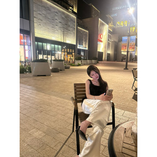 Quần lụa tráng gương màu trắng kem dáng suông có khoá kéo - Pearla.studio