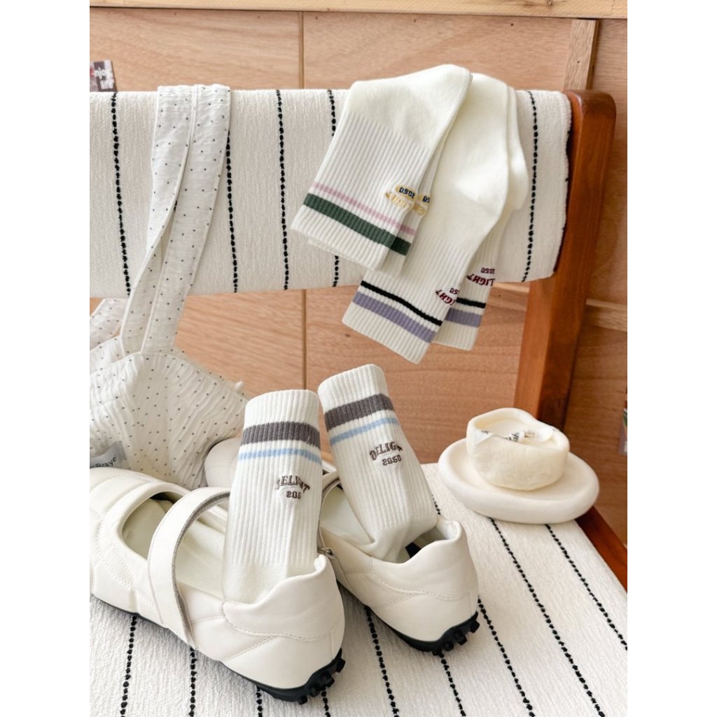 Vớ Tất Nam Nữ chữ DELIGHT màu Kem phong cách thể thao, năng động.