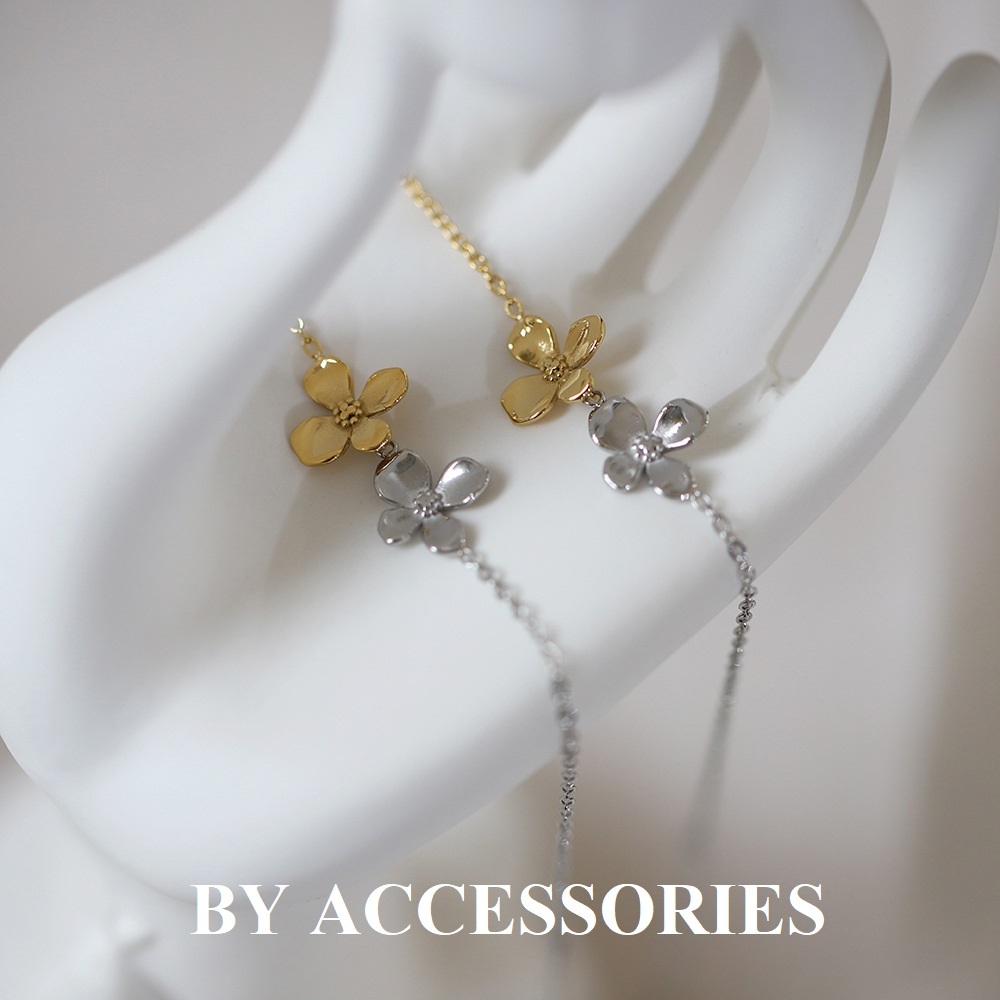 Lắc tay nữ titan phối xích và hoa mộc tê 2 màu vàng bạc mới lạ không gỉ W2607 BY ACCESSORIES