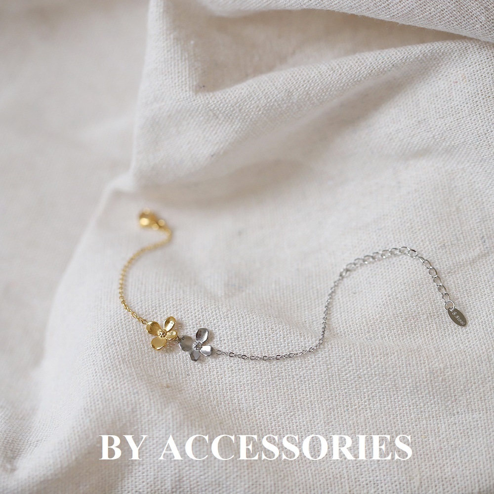 Lắc tay nữ titan phối xích và hoa mộc tê 2 màu vàng bạc mới lạ không gỉ W2607 BY ACCESSORIES