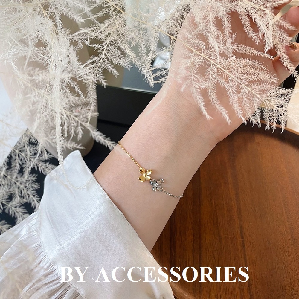 Lắc tay nữ titan phối xích và hoa mộc tê 2 màu vàng bạc mới lạ không gỉ W2607 BY ACCESSORIES