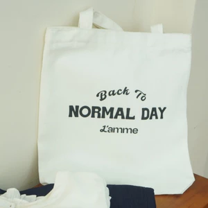 Túi Tote Back to Normal Day L'amme dày dặn , kích thước lớn
