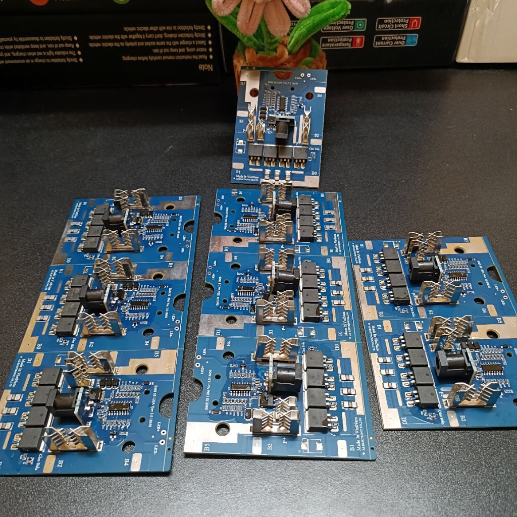 BMS hãng DX 120A vỏ thường 18650 cân bằng thủ động chân phổ thông