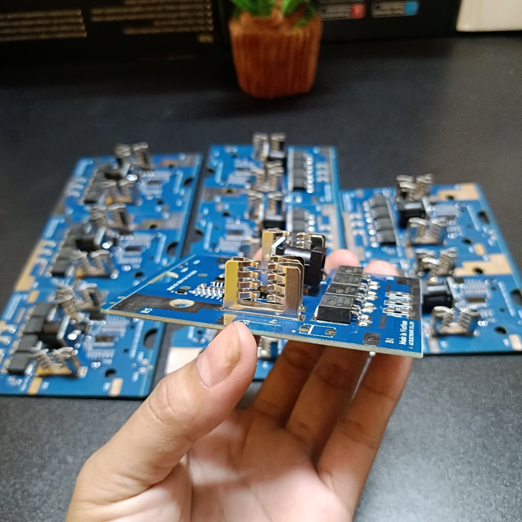 BMS hãng DX 120A vỏ thường 18650 cân bằng thủ động chân phổ thông