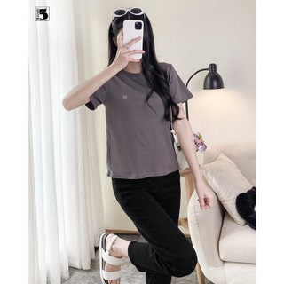 Áo thun nữ ngắn tay thiết kế cố tròn họa tiết in nhỏ trước ngực Twenty.5- 5650