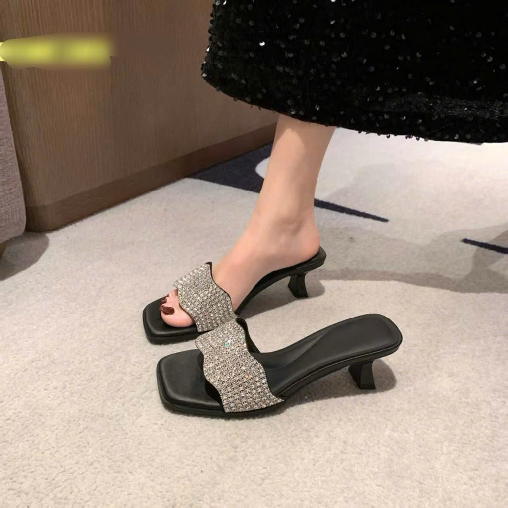 👠👜🎒🕶️…Guốc đá