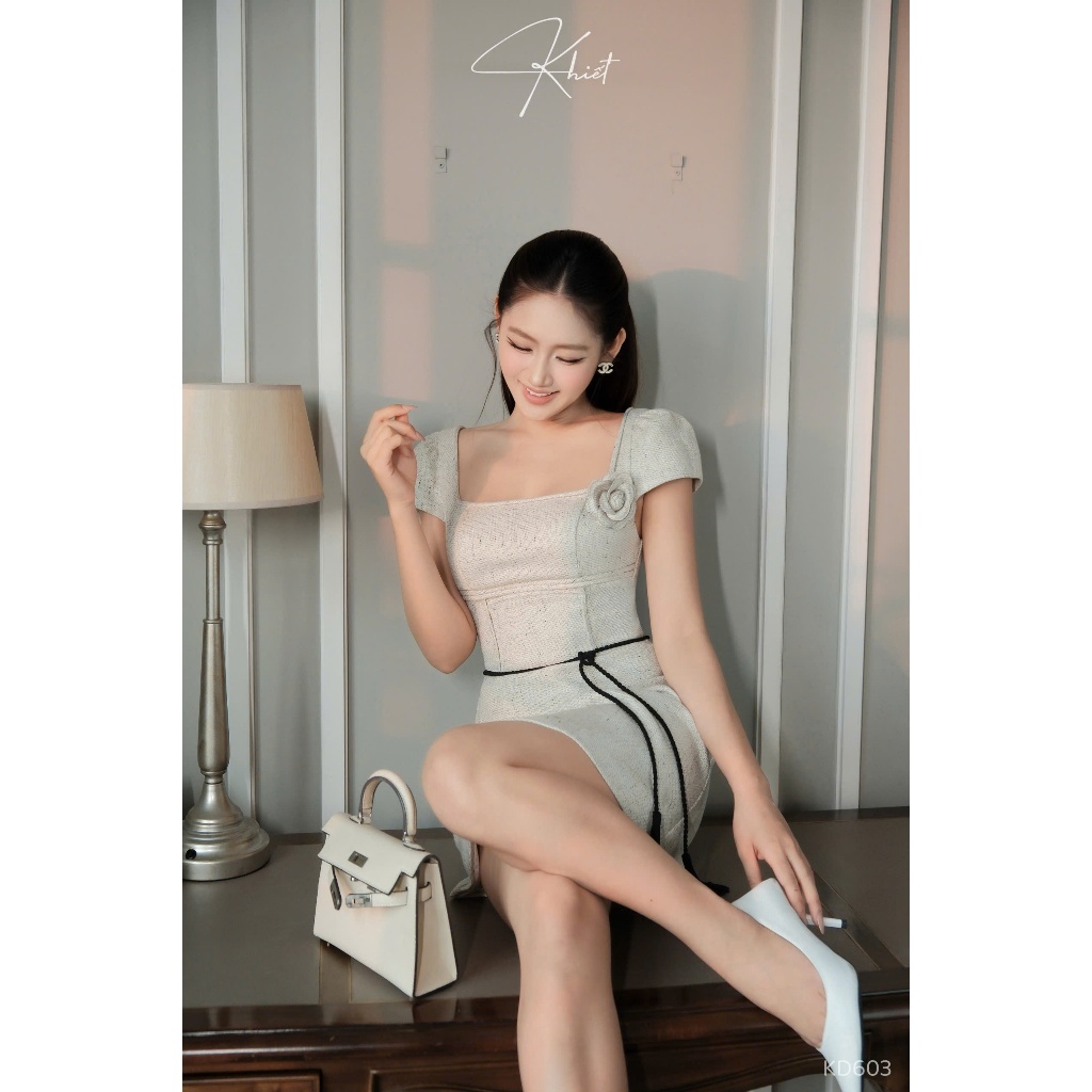 Đầm ngắn tweed cổ vuông phối dây belt đen tua rua phong cách thanh lịch KD603