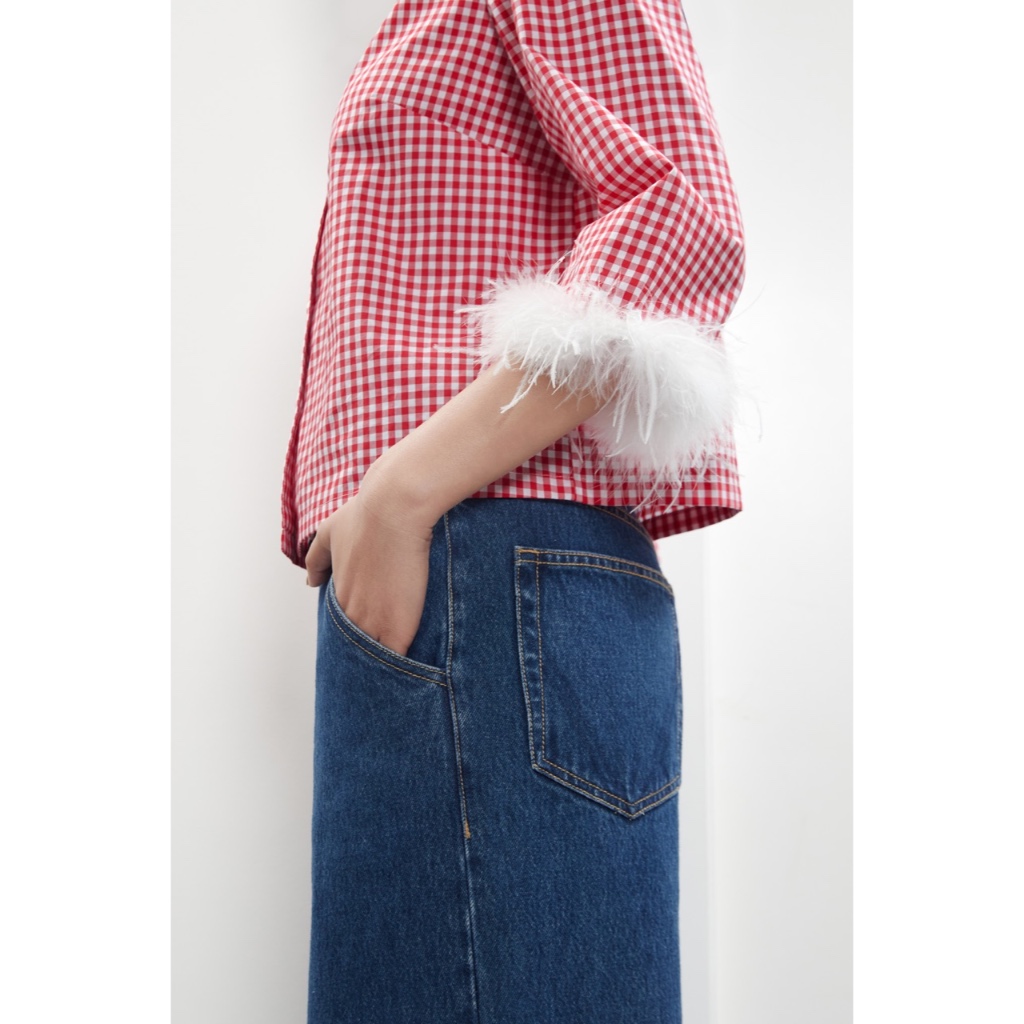 TheBlueTshirt - Áo sơ mi sọc caro cổ sen có lông vũ trang trí nữ tính - Detachable Feather Shirt