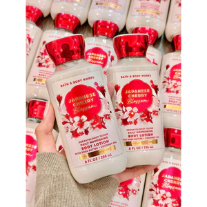 Sữa dưỡng thể Bath & Body works mùi Japanese Cherry Blossom 236ml