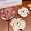 Scrunchies cột tóc nâu họa tiết chấm bi hot trend dành cho bạn nữ