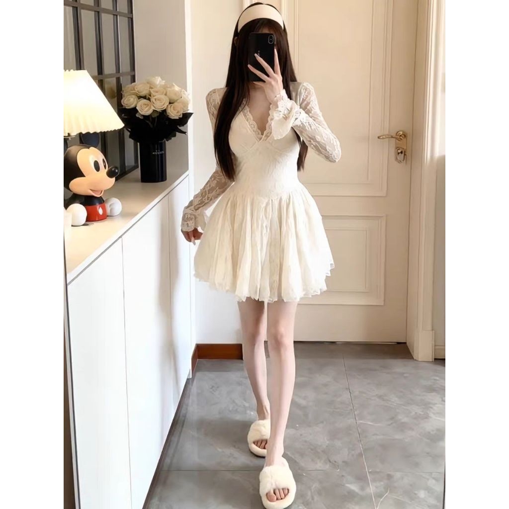 Váy Ren Tiểu Thư Cổ V Tay Dài – Đầm Xòe Ôm Eo Dáng Dài Sang Chảnh Đi Tiệc, Chụp Ảnh Memeboutique - [TLV27]