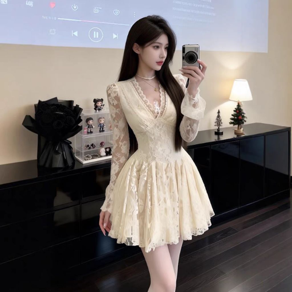Váy Ren Tiểu Thư Cổ V Tay Dài – Đầm Xòe Ôm Eo Dáng Dài Sang Chảnh Đi Tiệc, Chụp Ảnh Memeboutique - [TLV27]