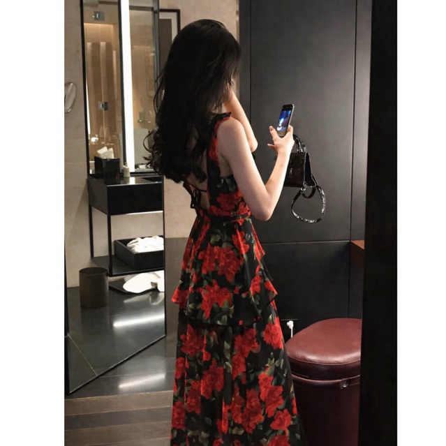 Lulus | Đầm maxi hoa đỏ hở lưng quyến rũ giữa phố đêm 🌹