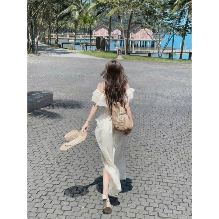 Đầm maxi màu kem dây bèo trễ vai xếp tầng xẻ tà trước kiểu Đầm maxi Đi biển chụp ảnh siêu xinh JT130