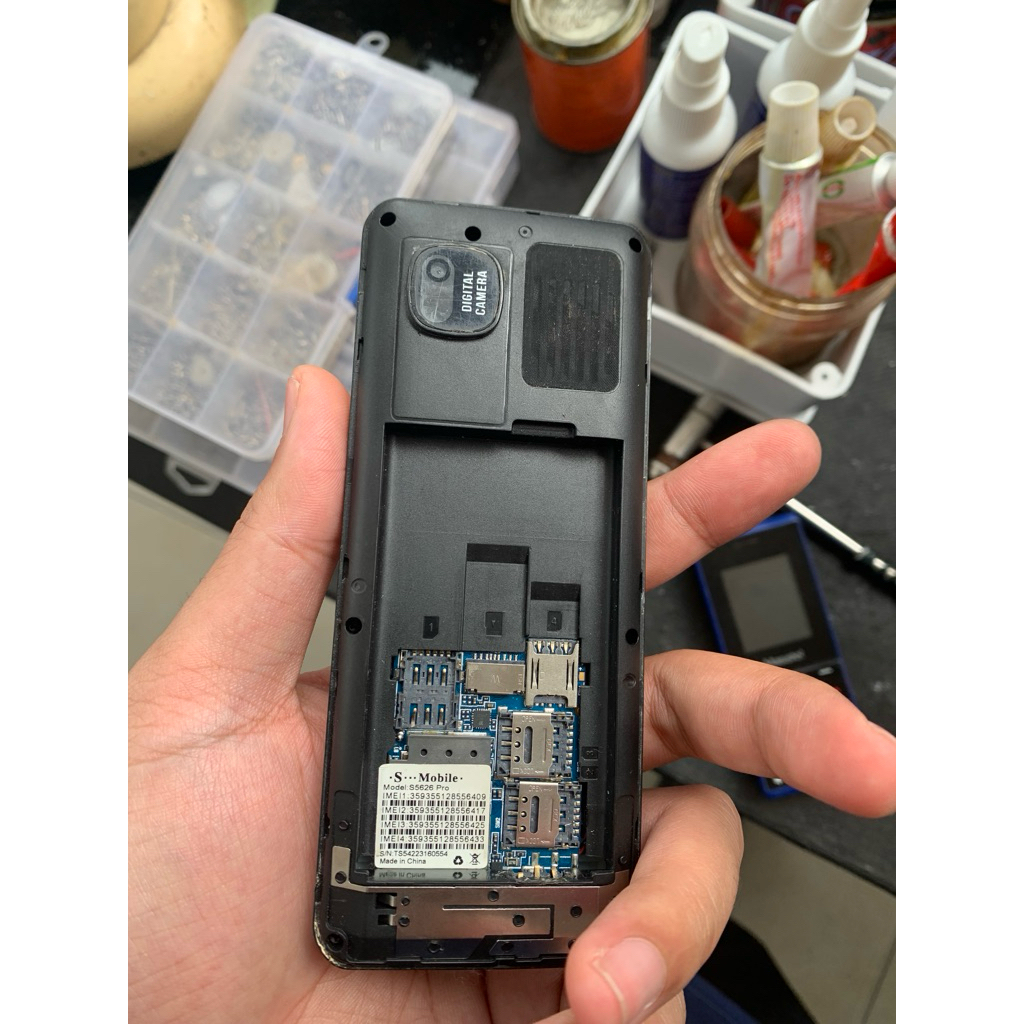 Thân máy Smobile 4 SIM 4 Sóng - Bản sưu tầm (Không kèm pin)