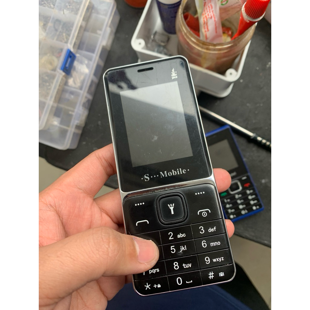 Thân máy Smobile 4 SIM 4 Sóng - Bản sưu tầm (Không kèm pin)