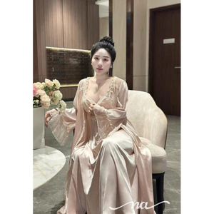 Đầm ngủ lụa phối ren kèm choàng dài