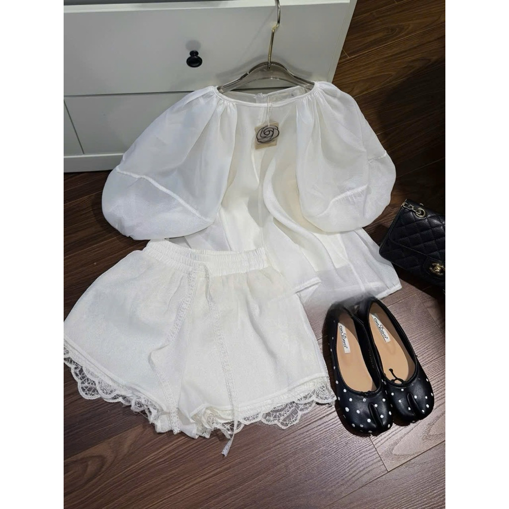 Set Áo tơ ánh dáng rộng tay bồng mix quần sooc viền ren cao cấp ,Bộ đồ nữ màu kem style HQ tiểu thư mặc đi chơi, dạo phố