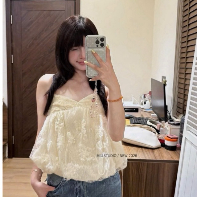 “Naomi Top” Áo tơ bí 2S cup ngực dáng ngắn phối ren hoa nổi vibe tiểu thư Hàn Quốc mặc đi chơi cafe sống ảo sang chảnh