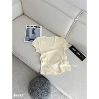 Áo thun xước cổ tim viền co giãn