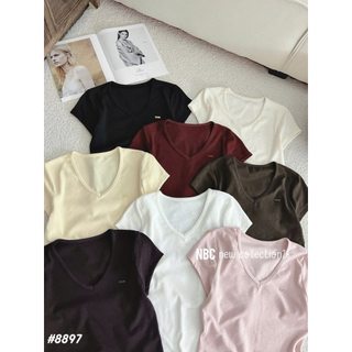 Áo thun xước cổ tim viền co giãn