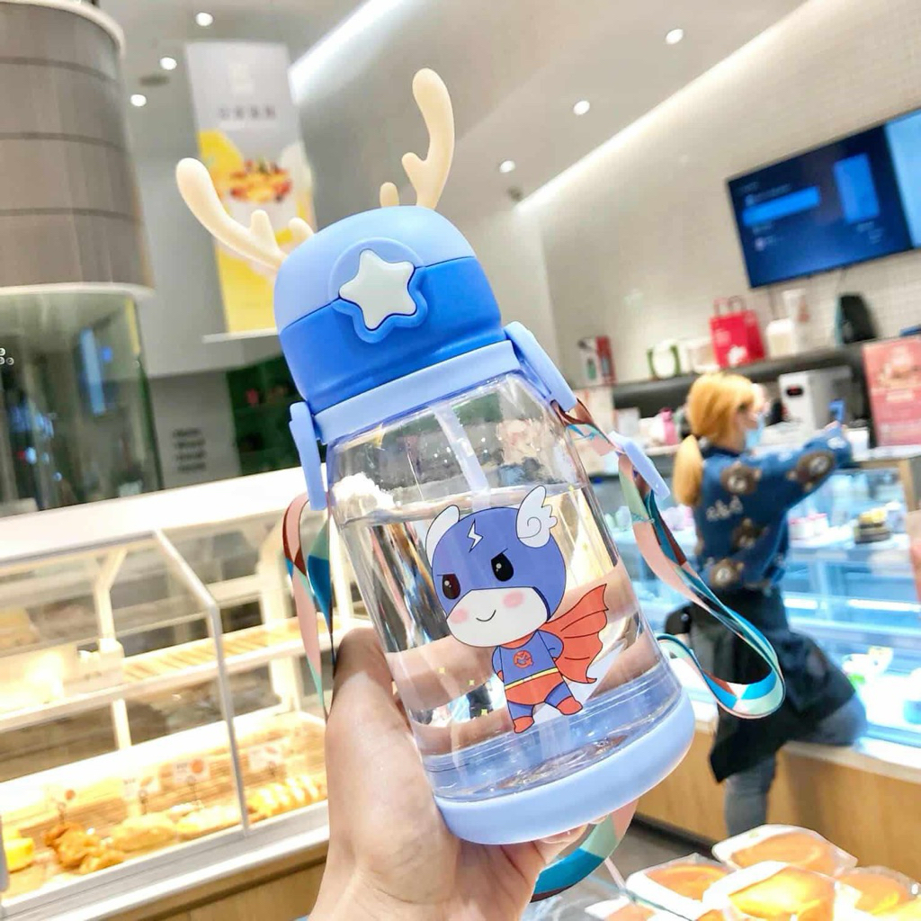 Bình Nước Tuần Lộc Đáng Yêu 600ML