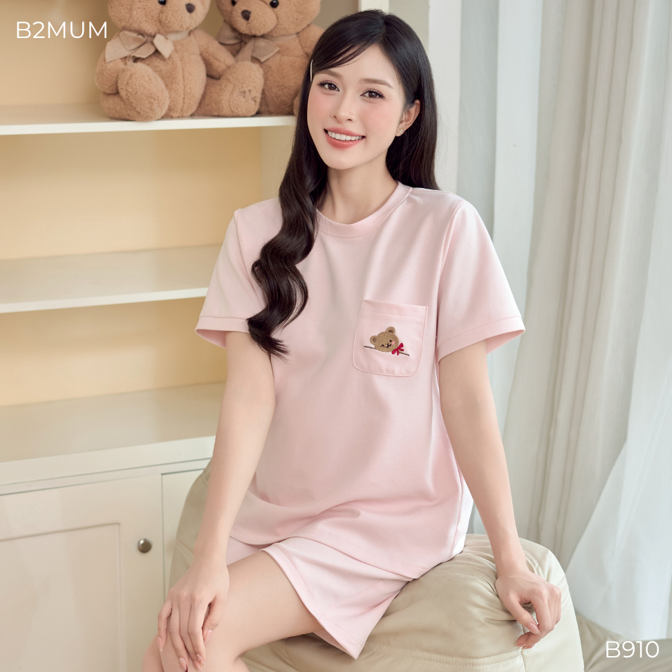 Bộ Bầu Cotton Hồng Pastel In Gấu Ngực – Đồ Bộ Mặc Nhà Mềm Mịn Dáng Suông Thoải Mái Cho Mẹ Bầu & Sau Sinh Mellow Set B910