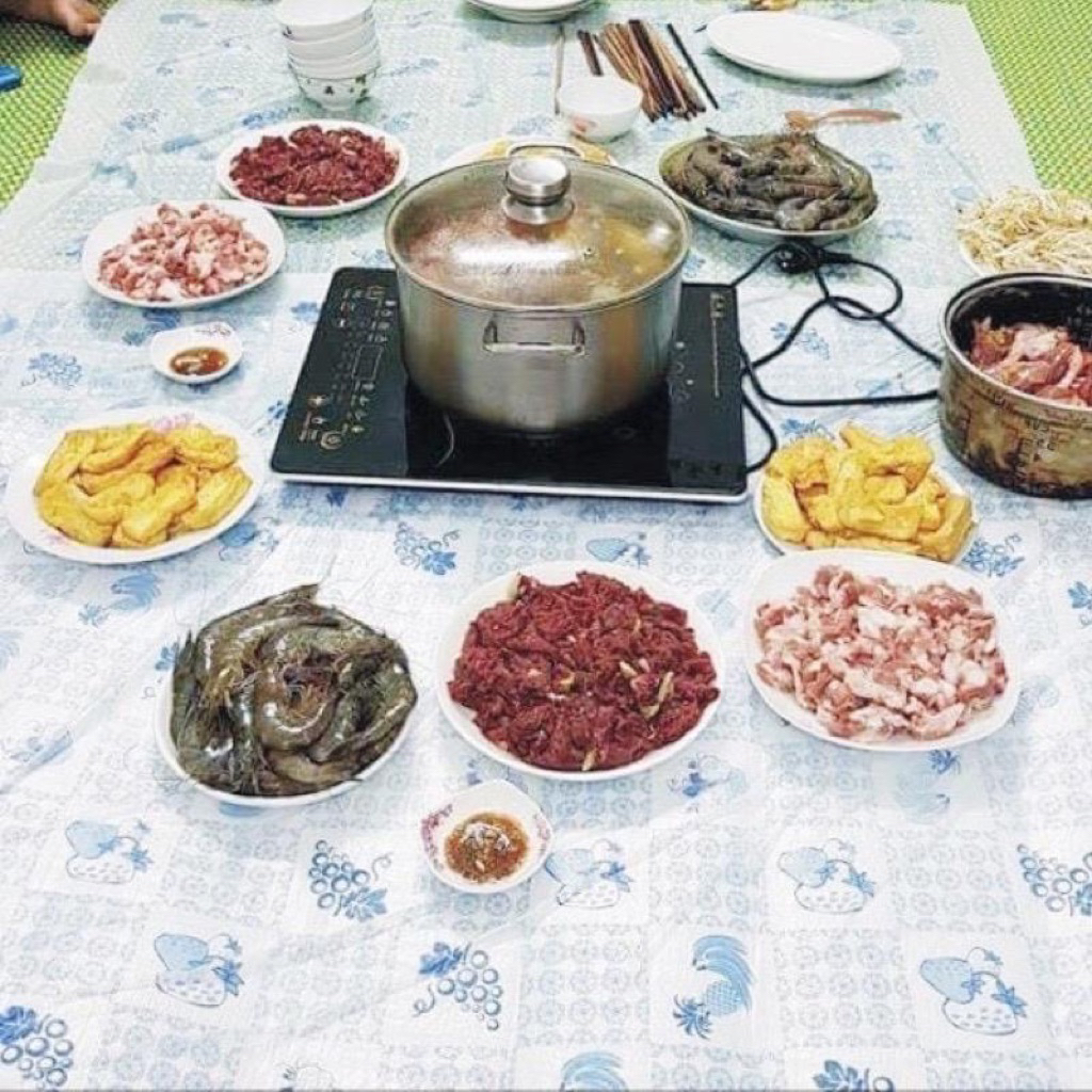 Khăn trải bàn ăn nilon dùng 1 lần - 1 túi 10 khăn