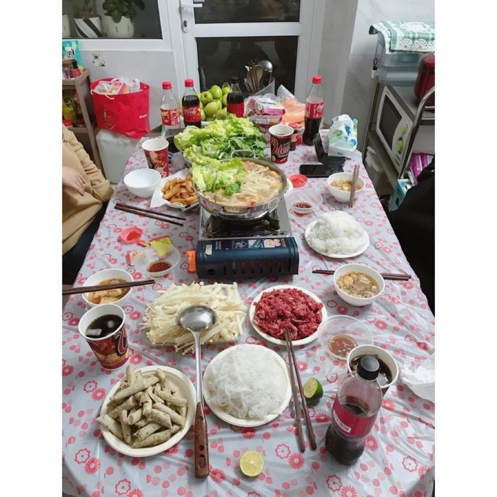 Khăn trải bàn ăn nilon dùng 1 lần - 1 túi 10 khăn