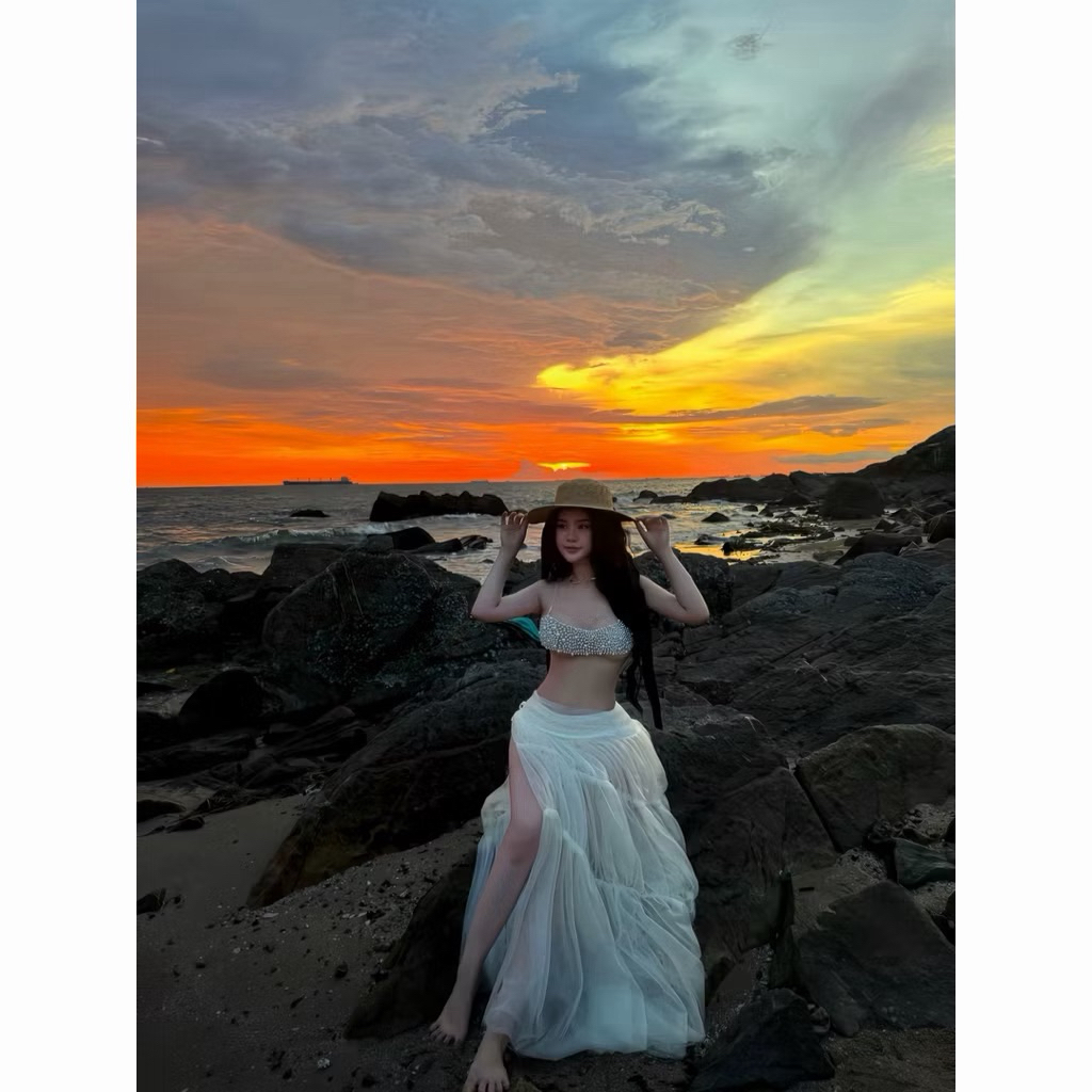 Set bikini áo bra ngọc chân váy maxi tơ