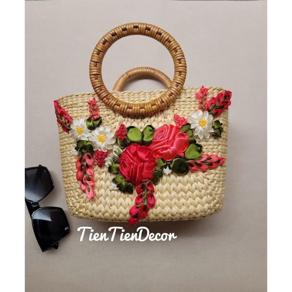 Kho Sỉ túi cói, túi lục bình thêu hoa ruy băng size 30 cm có lót vải và khóa kéo