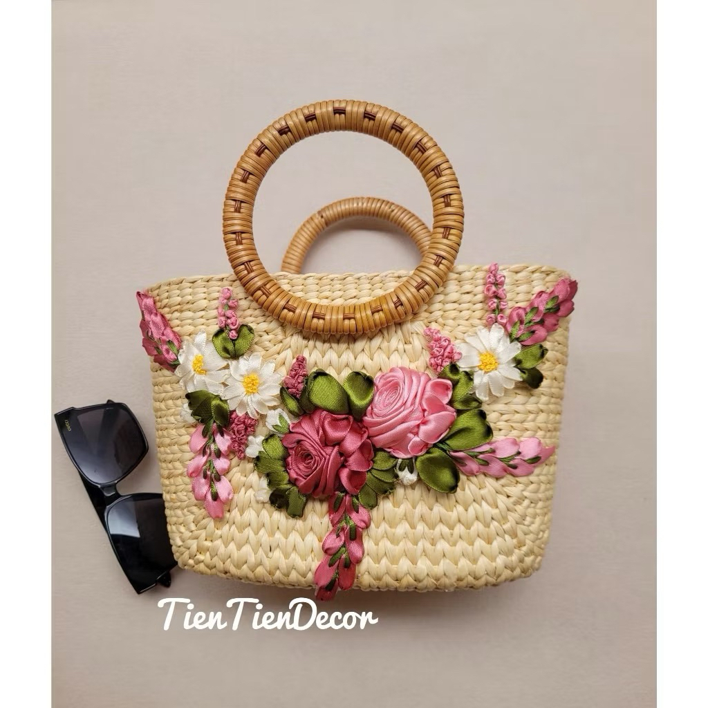 Kho Sỉ túi cói, túi lục bình thêu hoa ruy băng size 30 cm có lót vải và khóa kéo